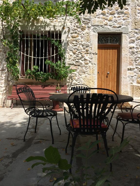 Bed and Breakfast Mas Moineau à Mézoargues Extérieur photo