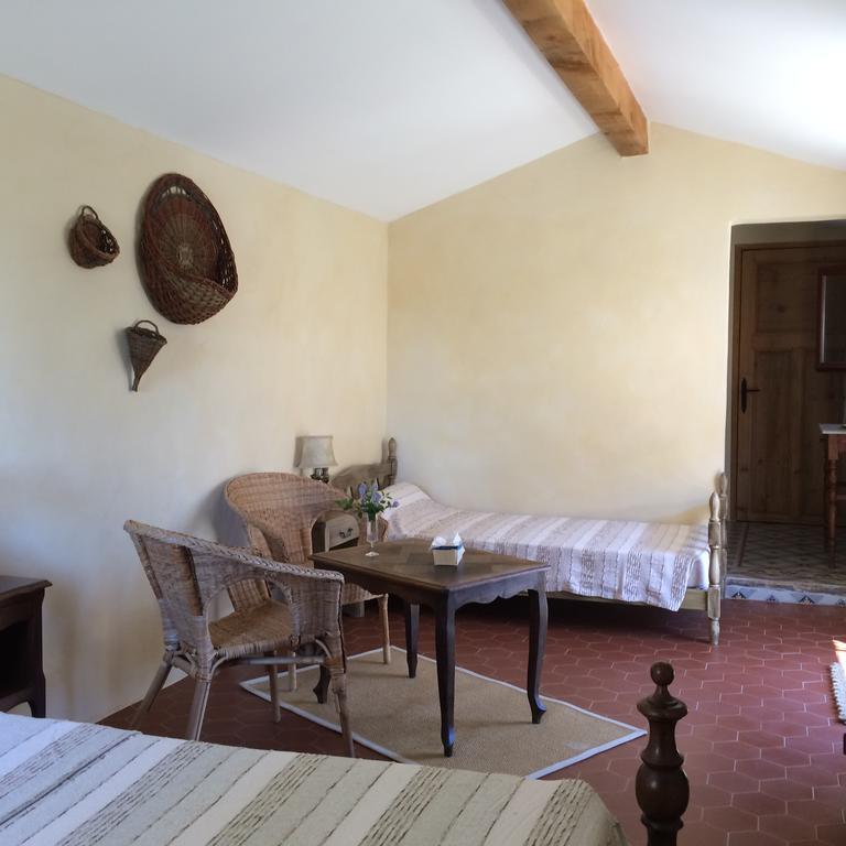 Bed and Breakfast Mas Moineau à Mézoargues Chambre photo